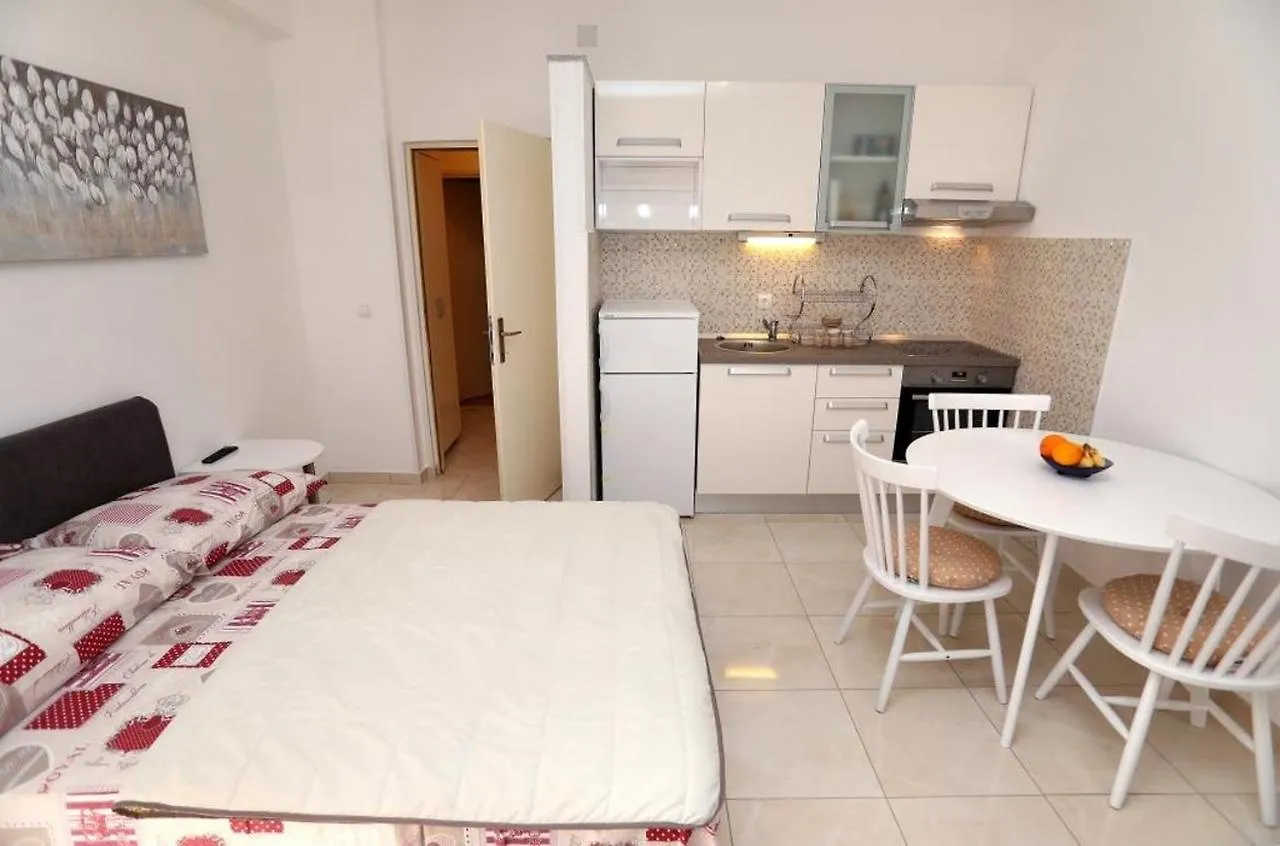 Holiday Apartment In Okrug Gornji With Terrace, Air Conditioning, Wifi, Washing Machine 5059-3 Trogir
