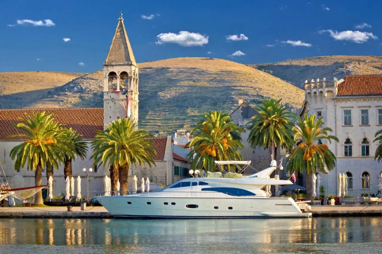 Holiday Apartment In Okrug Gornji With Terrace, Air Conditioning, Wifi, Washing Machine 5059-3 Trogir Croatia