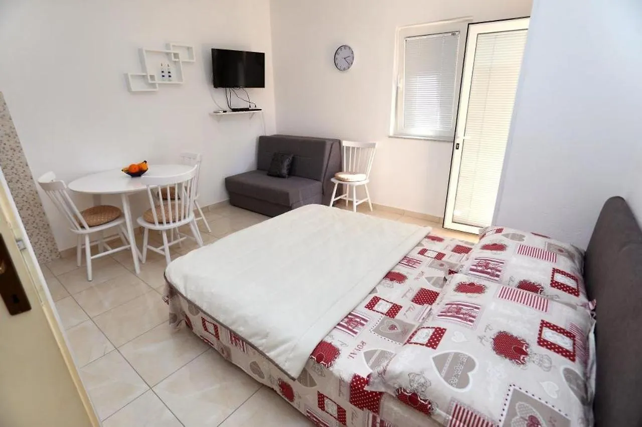 Holiday Apartment In Okrug Gornji With Terrace, Air Conditioning, Wifi, Washing Machine 5059-3 Trogir