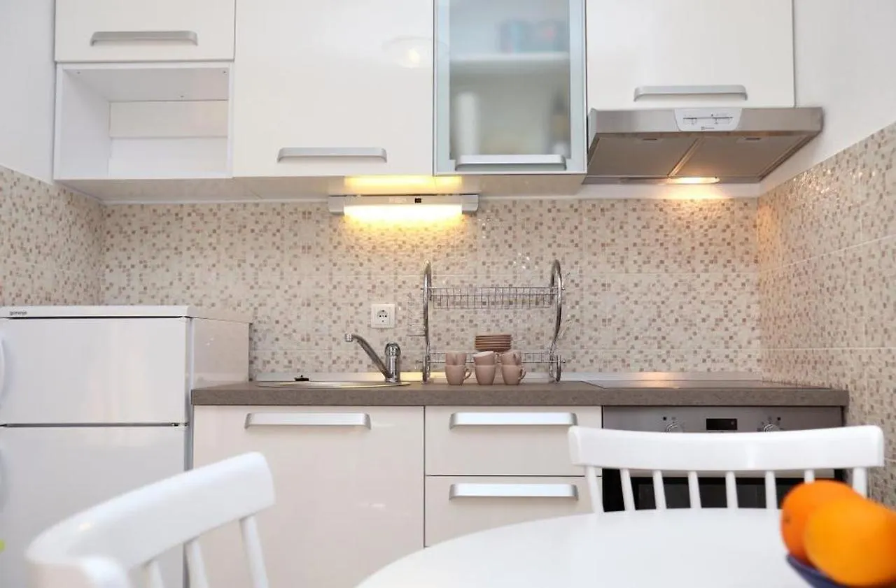 Holiday Apartment In Okrug Gornji With Terrace, Air Conditioning, Wifi, Washing Machine 5059-3 Trogir