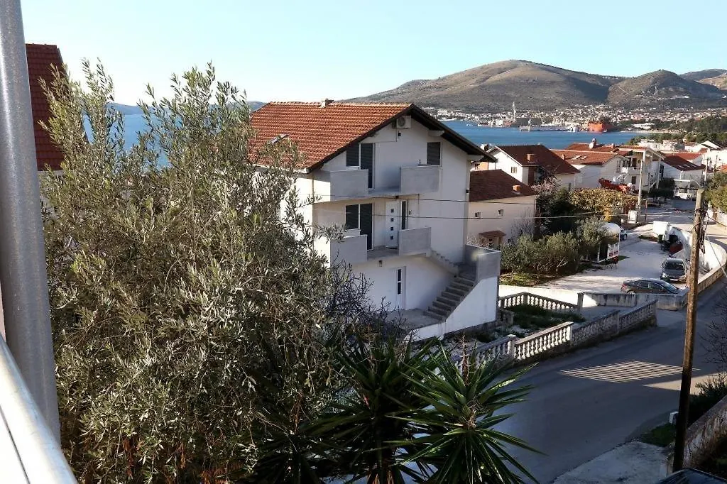 Holiday Apartment In Okrug Gornji With Terrace, Air Conditioning, Wifi, Washing Machine 5059-3 Trogir