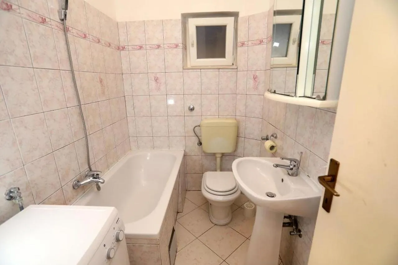 Holiday Apartment In Okrug Gornji With Terrace, Air Conditioning, Wifi, Washing Machine 5059-3 Trogir