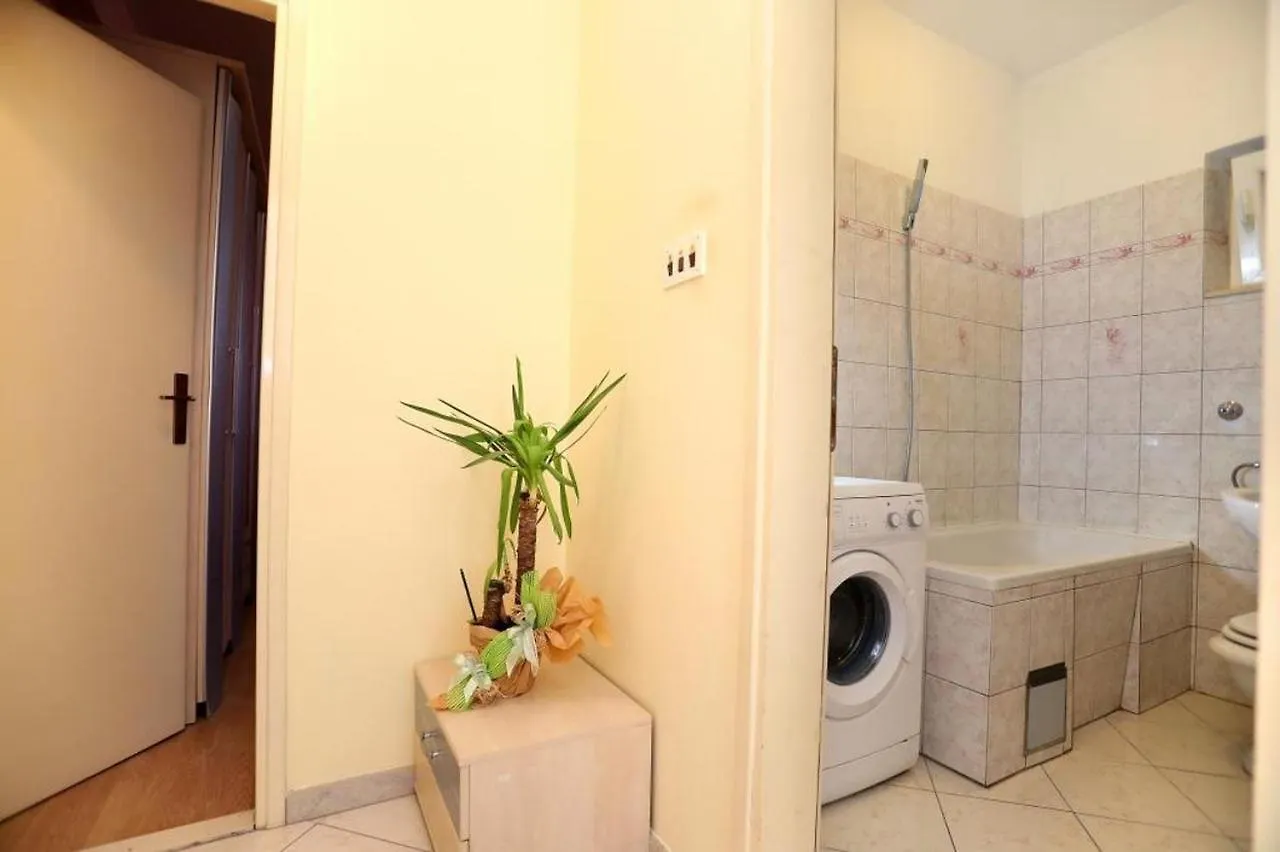 Holiday Apartment In Okrug Gornji With Terrace, Air Conditioning, Wifi, Washing Machine 5059-3 Trogir