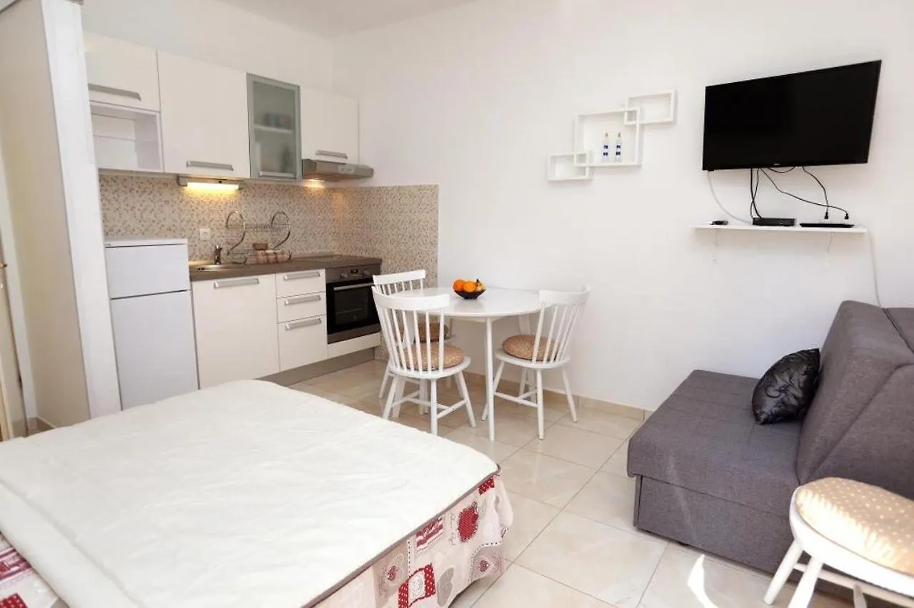 Holiday Apartment In Okrug Gornji With Terrace, Air Conditioning, Wifi, Washing Machine 5059-3 Trogir Croatia