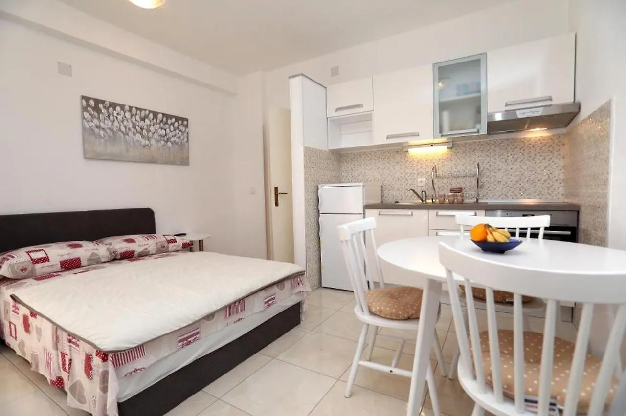 Holiday Apartment In Okrug Gornji With Terrace, Air Conditioning, Wifi, Washing Machine 5059-3 Trogir