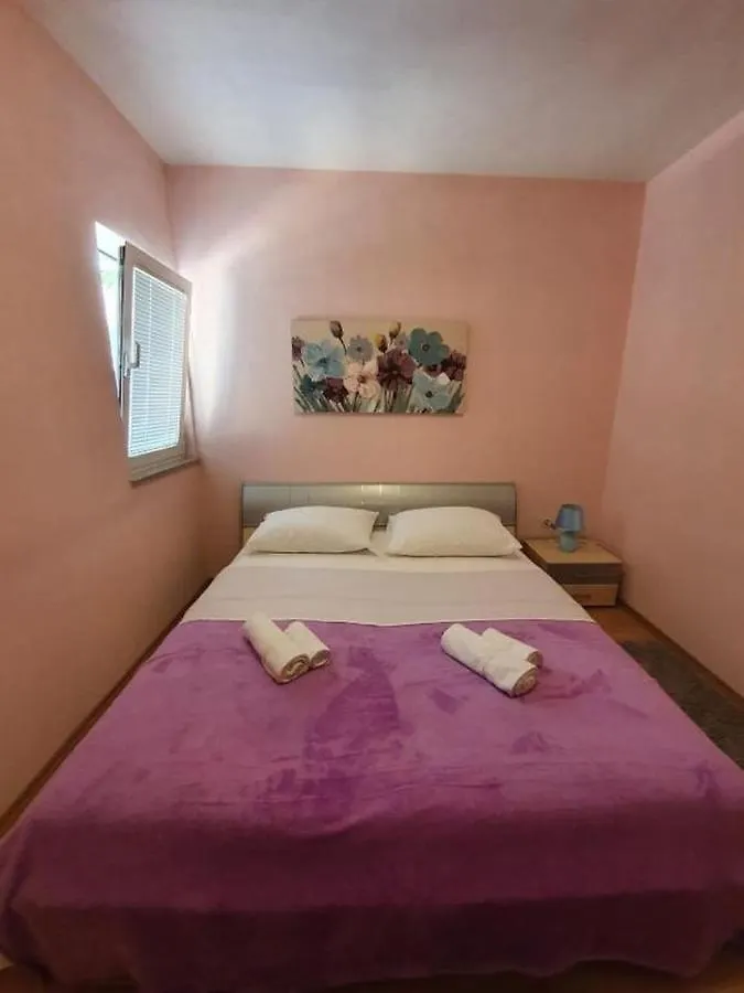 Holiday Apartment In Okrug Gornji With Terrace, Air Conditioning, Wifi, Washing Machine 5059-3 Trogir