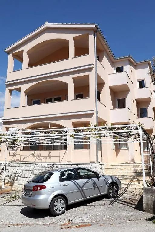 Holiday Apartment In Okrug Gornji With Terrace, Air Conditioning, Wifi, Washing Machine 5059-3 Trogir